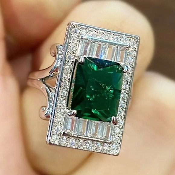 💥Vintage Luxury Emerald Crystal 925 Silver Plating Gemstone EngagementUNVN12505 - Picture 1 of 6